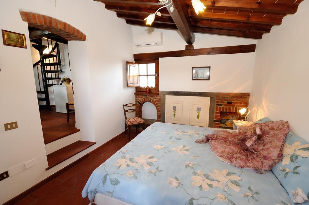 Agriturismo Villa Iris Castelfranco di Sopra Rum bild